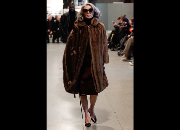 رسالة مبتكرة في مجموعة Vetements الجديدة !