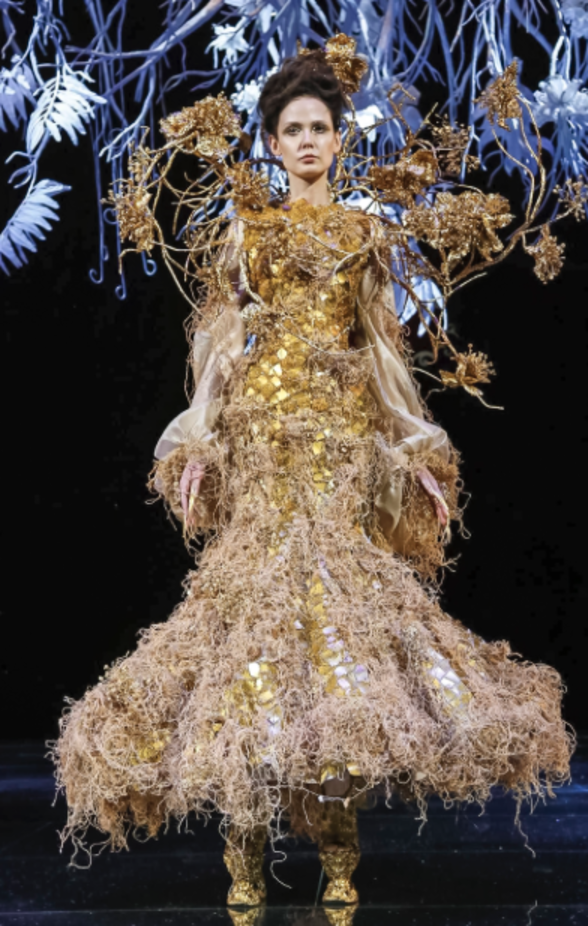 مجموعة Guo Pei للأزياء الفاخرة لربيع ٢٠١٨ !