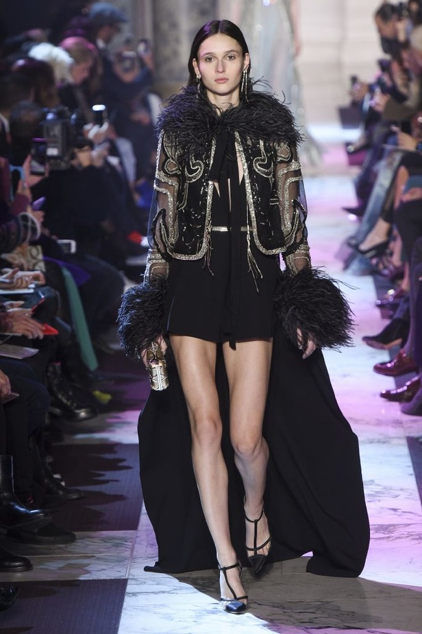 ايلي صعب يحتفل بالحياة في مجموعته لربيع وصيف 2018