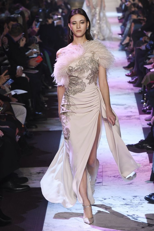 ايلي صعب يحتفل بالحياة في مجموعته لربيع وصيف 2018