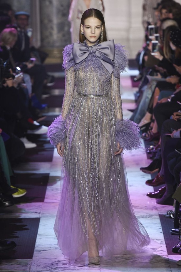 ايلي صعب يحتفل بالحياة في مجموعته لربيع وصيف 2018