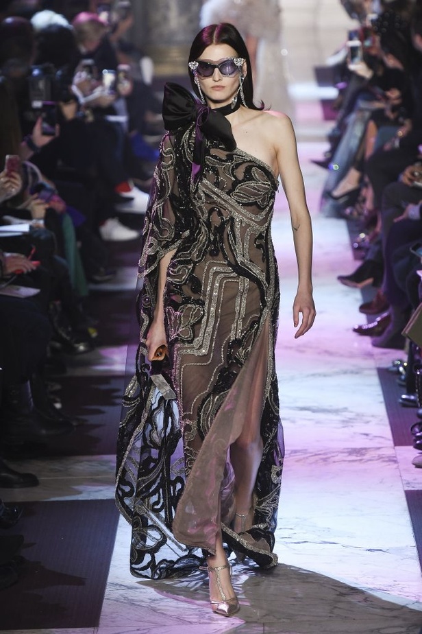 ايلي صعب يحتفل بالحياة في مجموعته لربيع وصيف 2018