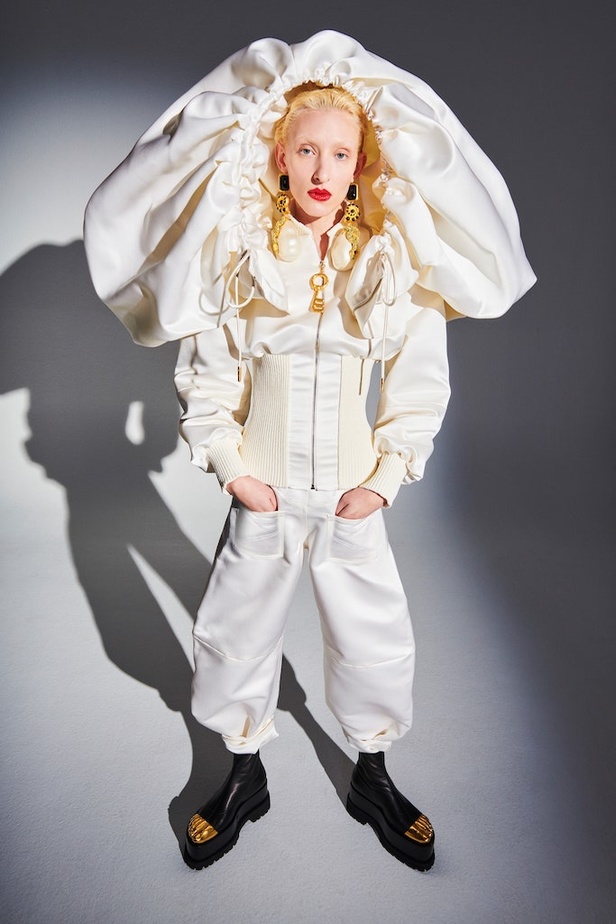 عرض ازياء سكياباريلي الهوت كوتور لربيع وصيف 2021