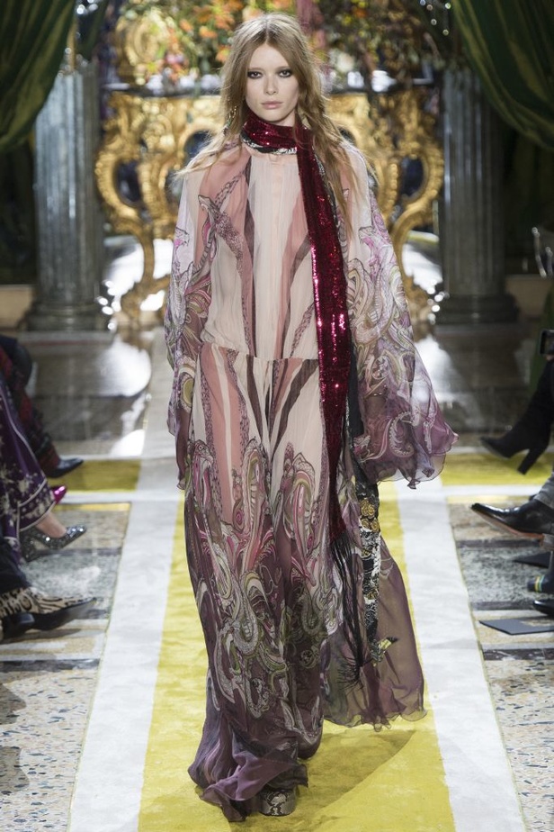 عرض روبرتو كفالي لخريف وشتاء 2016-2017