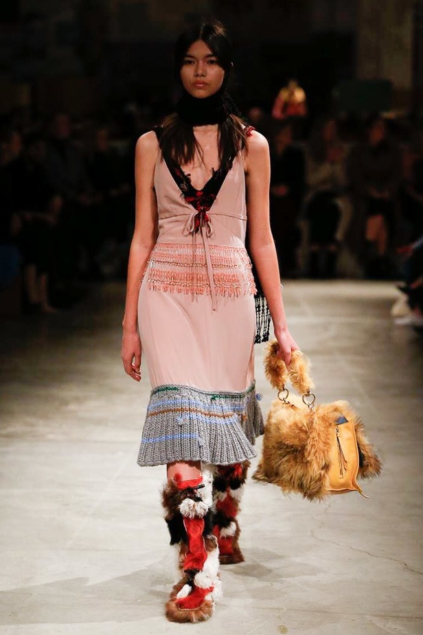 عرض أزياء Prada لخريف ٢٠١٧ !