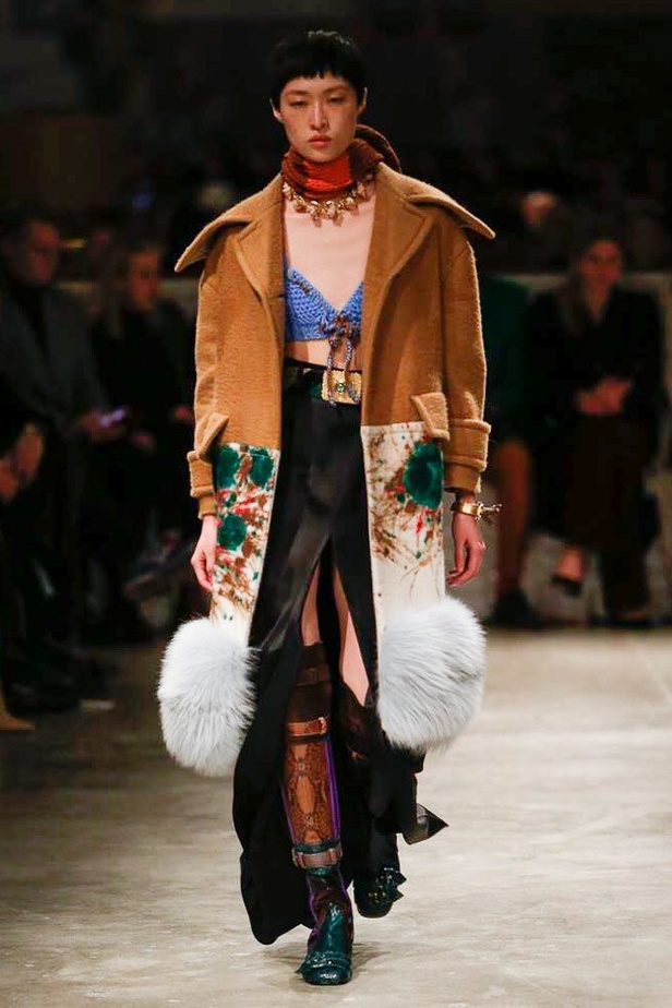 عرض أزياء Prada لخريف ٢٠١٧ !