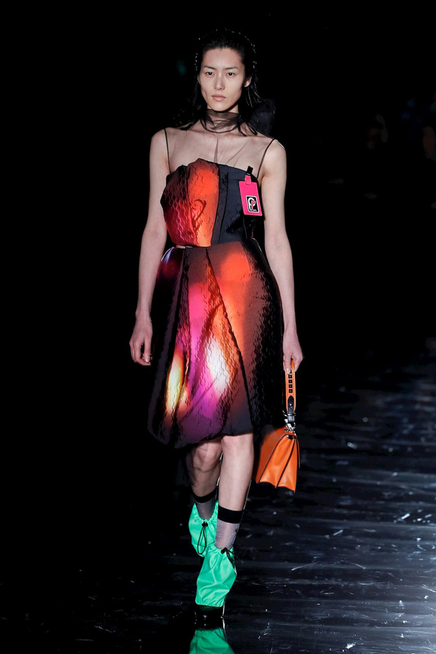 عرض ازياء برادا لخريف وشتاء 2018