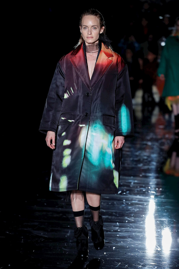 عرض ازياء برادا لخريف وشتاء 2018