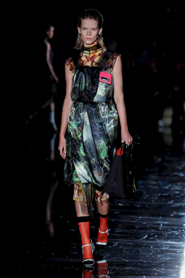 عرض ازياء برادا لخريف وشتاء 2018