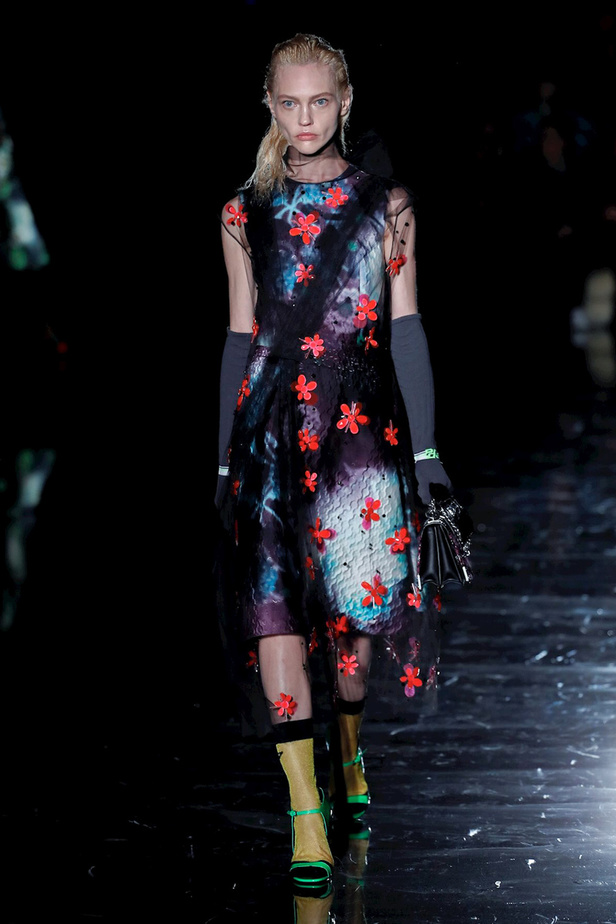 عرض ازياء برادا لخريف وشتاء 2018