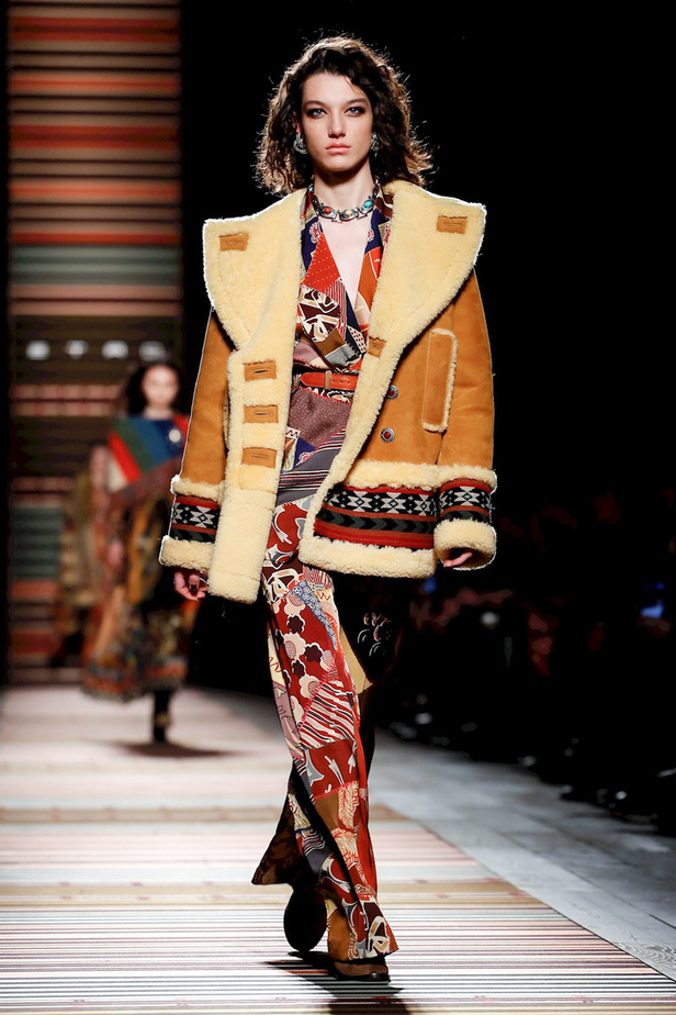 عرض ازياء ايترو لخريف وشتاء 2018