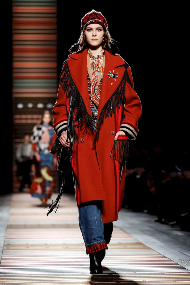 عرض ازياء ايترو لخريف وشتاء 2018