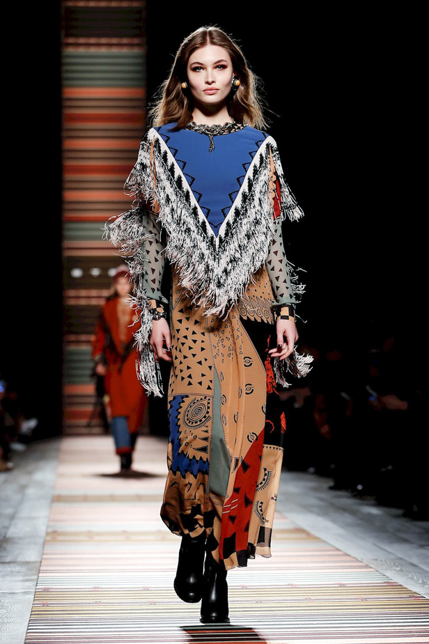 عرض ازياء ايترو لخريف وشتاء 2018