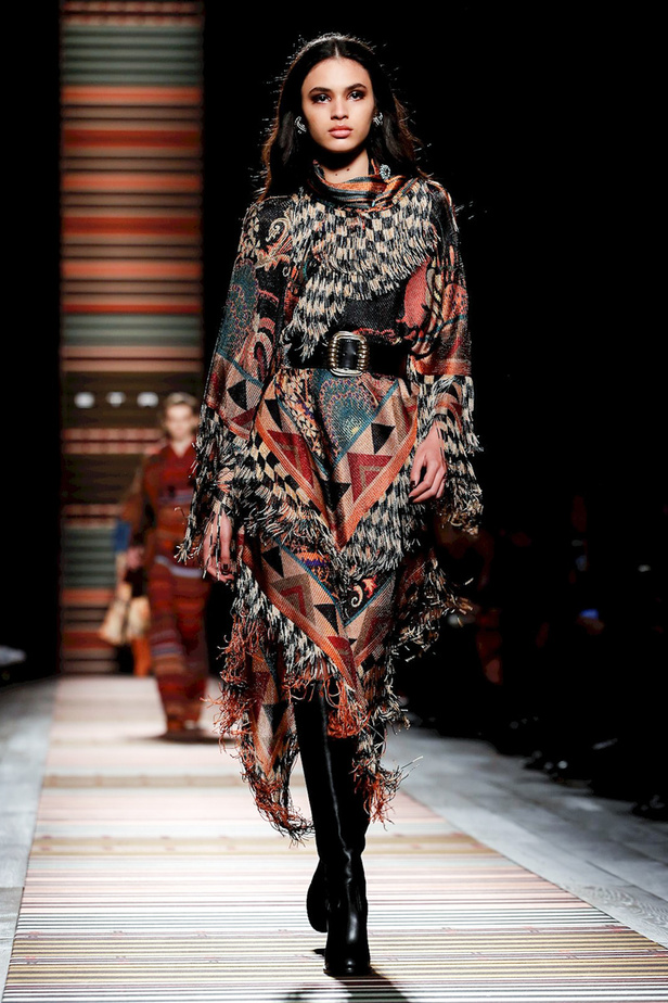 عرض ازياء ايترو لخريف وشتاء 2018