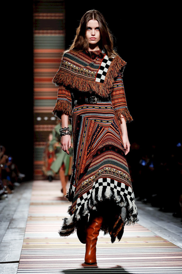 عرض ازياء ايترو لخريف وشتاء 2018