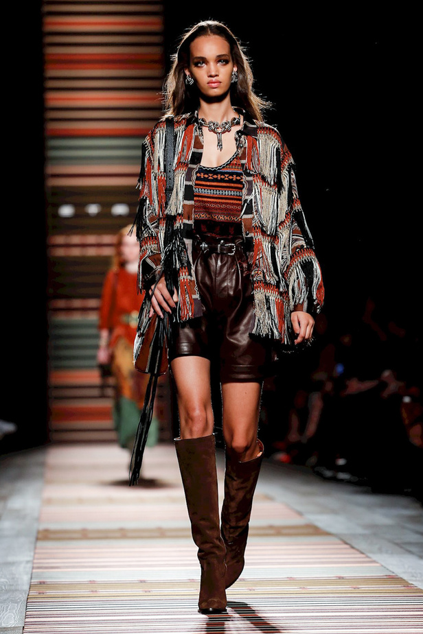 عرض ازياء ايترو لخريف وشتاء 2018