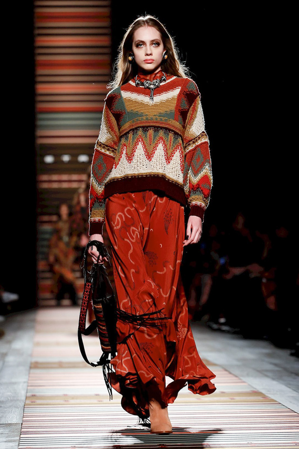 عرض ازياء ايترو لخريف وشتاء 2018