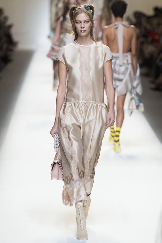 مجموعة فندي لموسم ربيع وصيف 2017