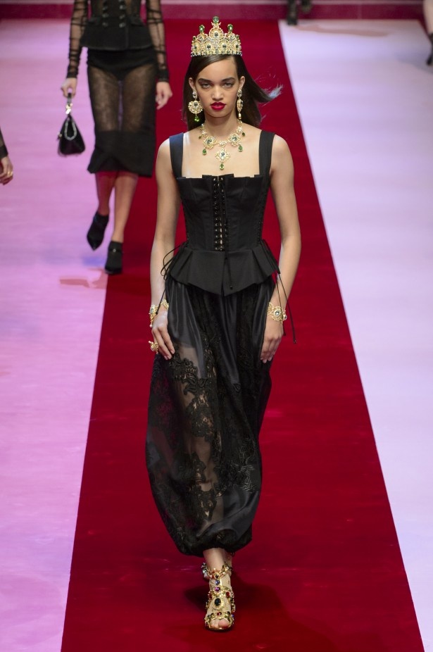 Dolce & Gabbana تجسّد الحبّ والجمّال في مجموعتها لربيع وصيف 2018 