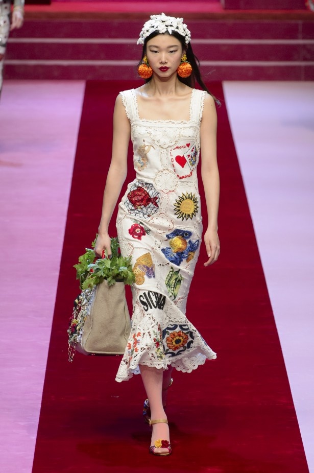 Dolce & Gabbana تجسّد الحبّ والجمّال في مجموعتها لربيع وصيف 2018 