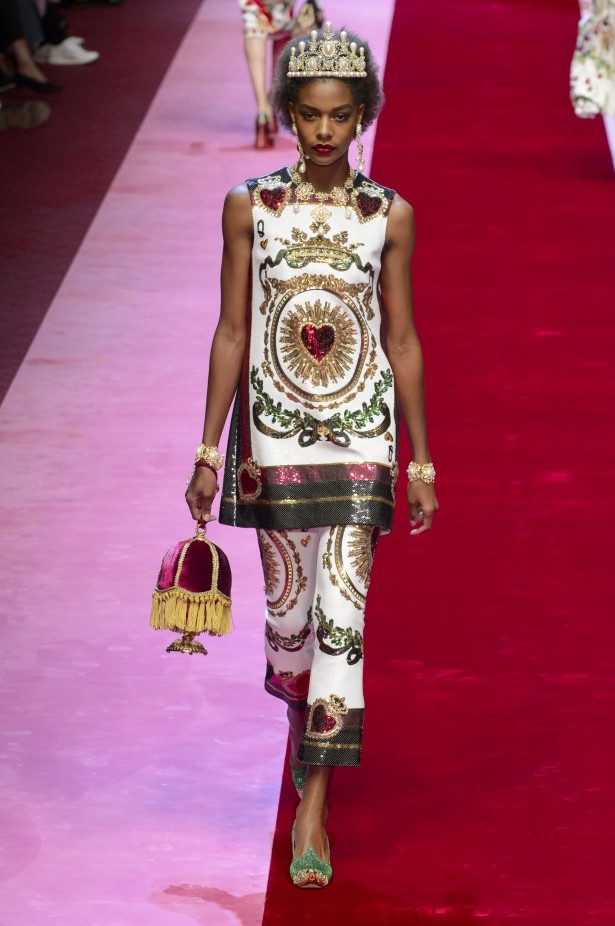 Dolce & Gabbana تجسّد الحبّ والجمّال في مجموعتها لربيع وصيف 2018 