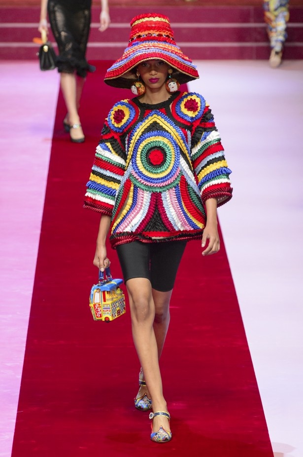 Dolce & Gabbana تجسّد الحبّ والجمّال في مجموعتها لربيع وصيف 2018 