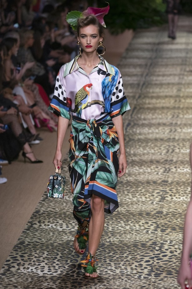 تصاميم عكست الألوان والمرح في عرض Dolce & Gabbana