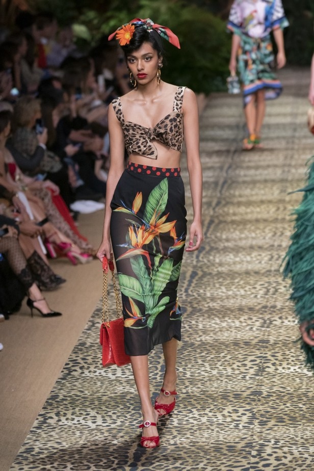 تصاميم عكست الألوان والمرح في عرض Dolce & Gabbana