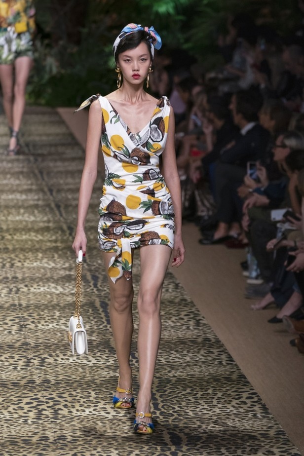 تصاميم عكست الألوان والمرح في عرض Dolce & Gabbana