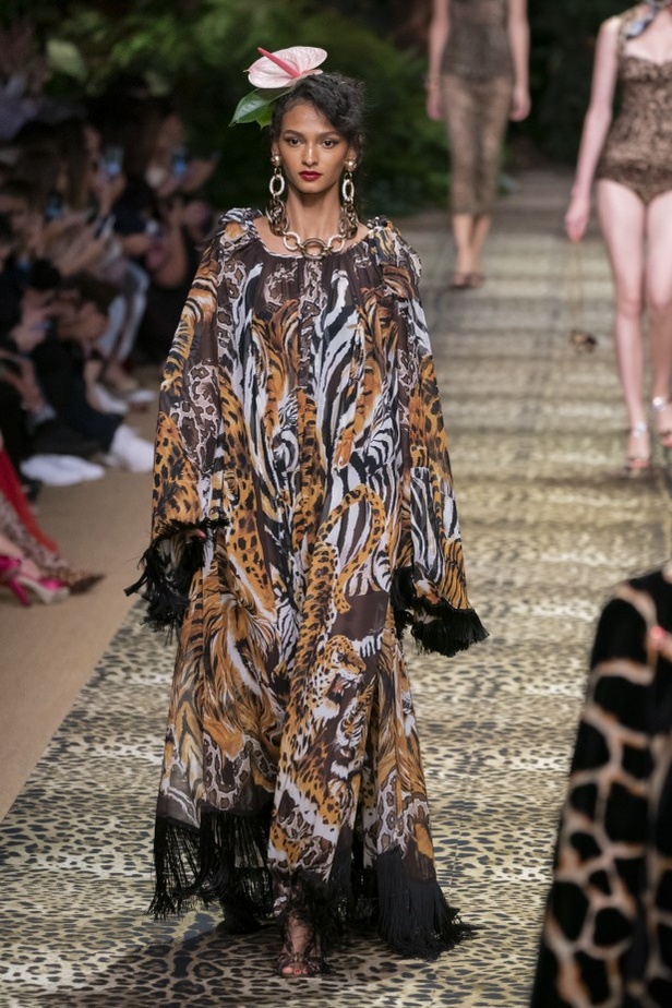 تصاميم عكست الألوان والمرح في عرض Dolce & Gabbana