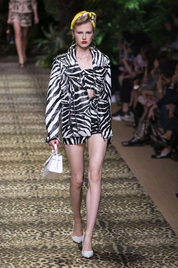 تصاميم عكست الألوان والمرح في عرض Dolce & Gabbana