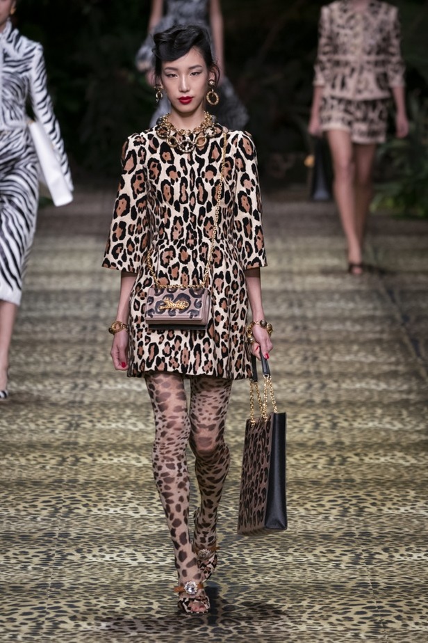 تصاميم عكست الألوان والمرح في عرض Dolce & Gabbana