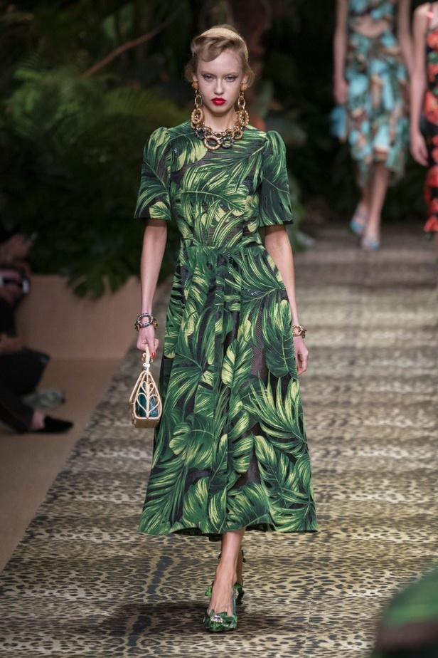 تصاميم عكست الألوان والمرح في عرض Dolce & Gabbana