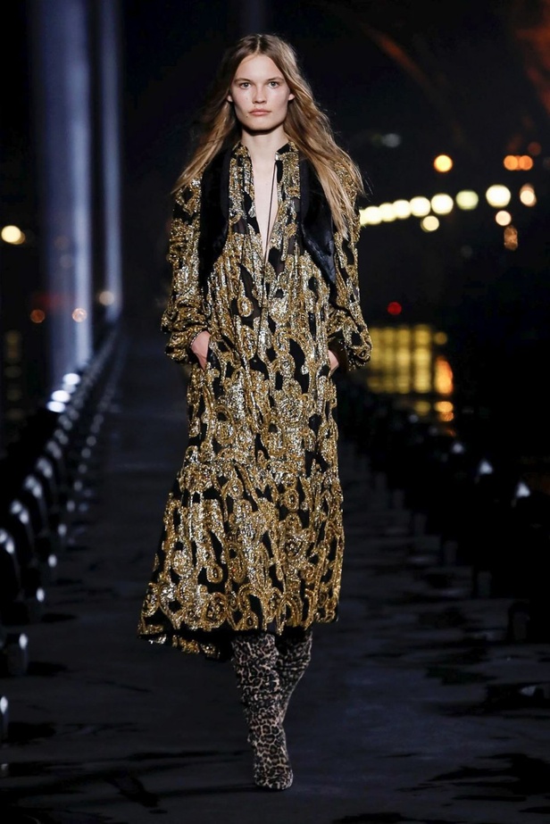 اسبوع الموضة في باريس 2019 مجموعة SAINT LAURENT لربيع وصيف 2020