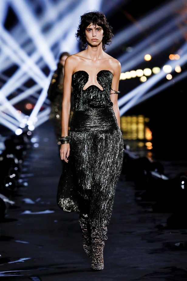 اسبوع الموضة في باريس 2019 مجموعة SAINT LAURENT لربيع وصيف 2020