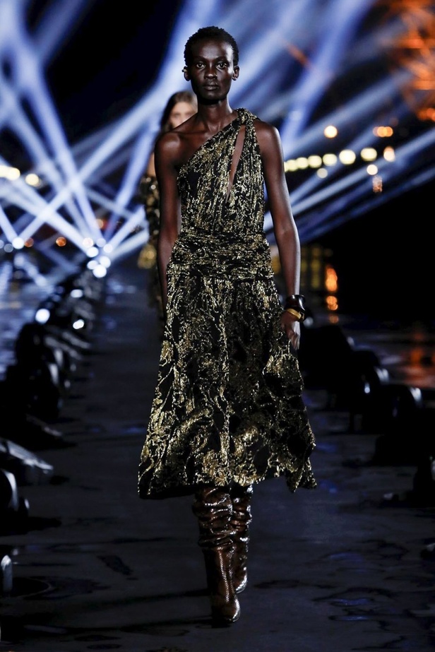 اسبوع الموضة في باريس 2019 مجموعة SAINT LAURENT لربيع وصيف 2020