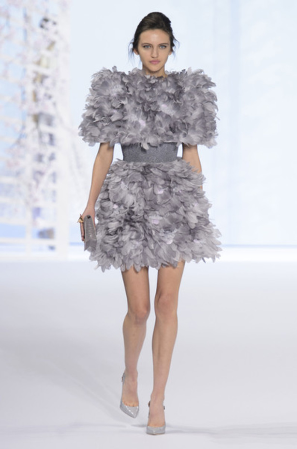 عرض "رالف أند روسو" للأزياء الفاخرة لربيع وصيف 2016