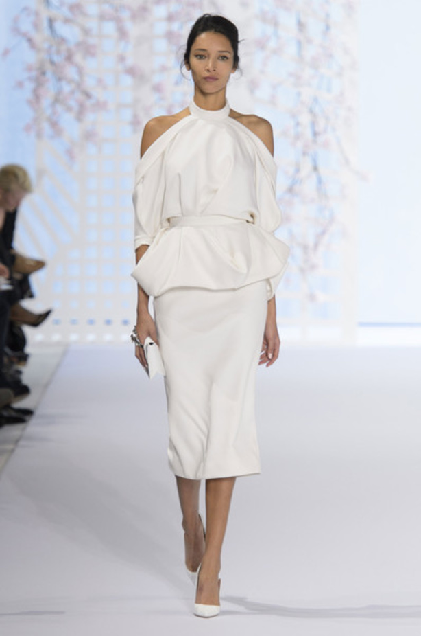 عرض "رالف أند روسو" للأزياء الفاخرة لربيع وصيف 2016