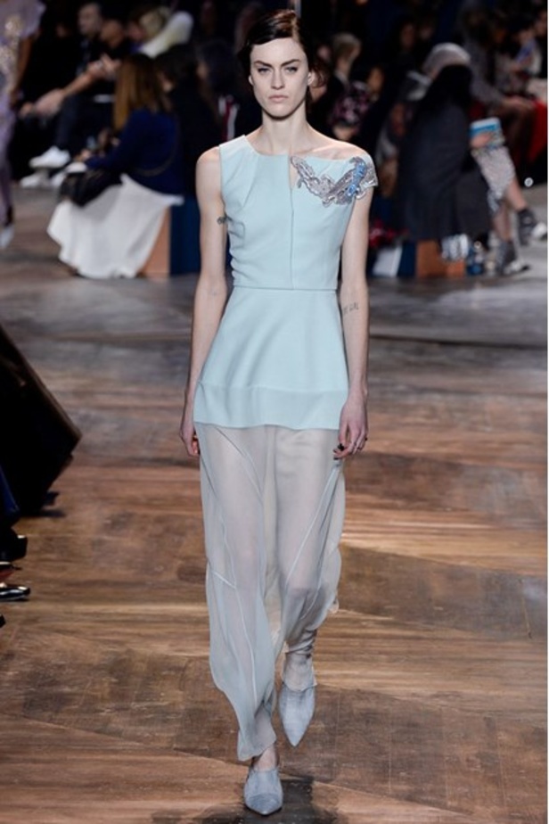 دار Dior تُقدم مجموعة الهوت كوتور من دون مدير ابداعي!