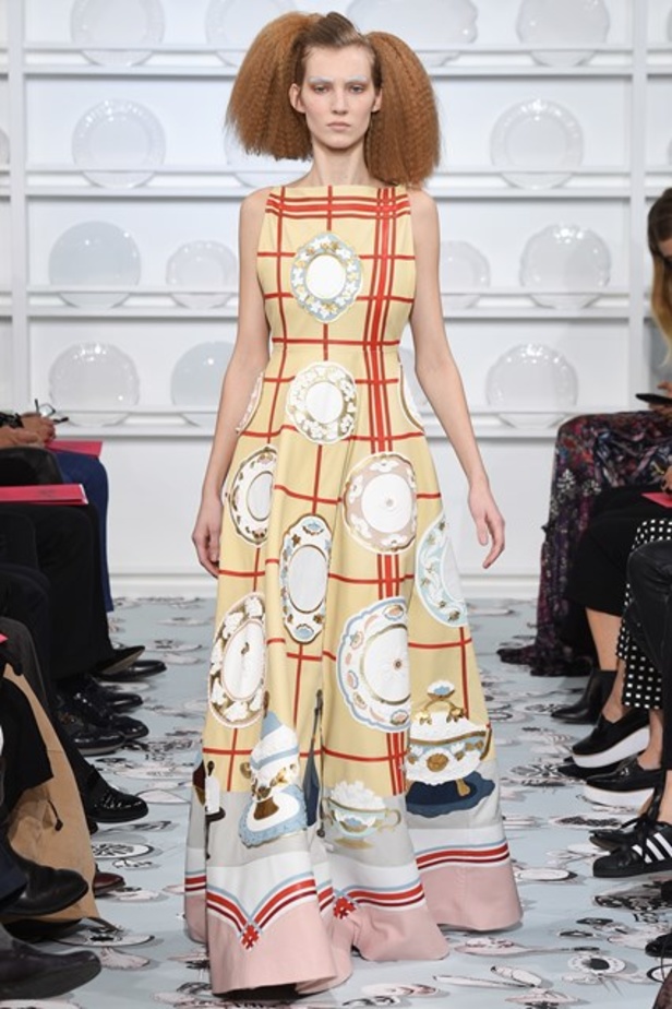 أجواء فريدة وساحرة في مجموعة دار أزياء “Schiaparelli”