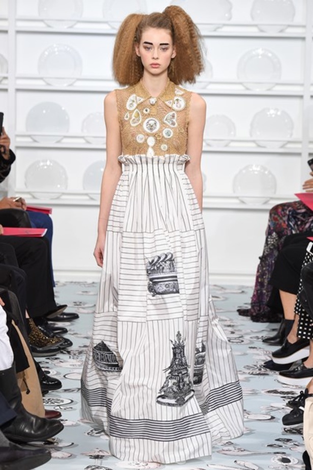 أجواء فريدة وساحرة في مجموعة دار أزياء “Schiaparelli”