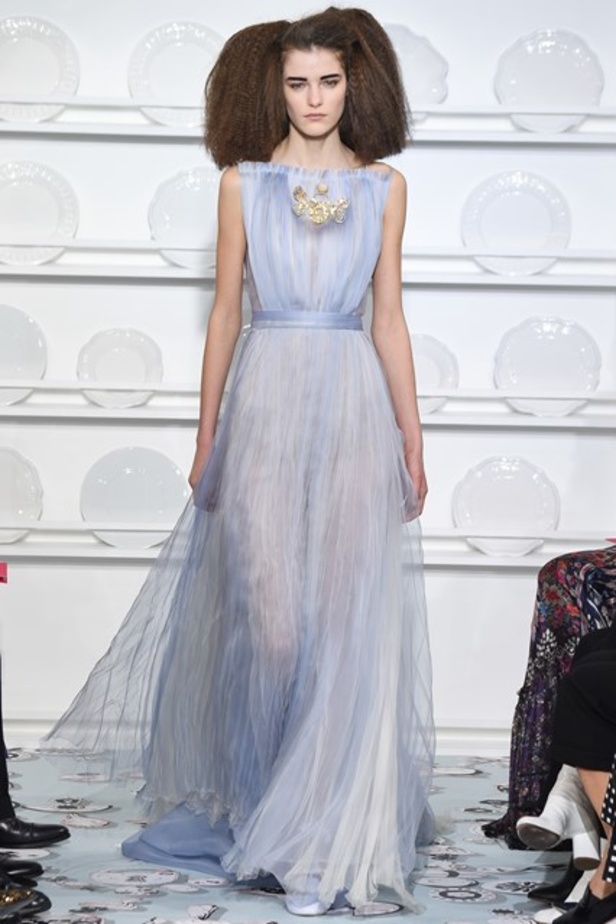 أجواء فريدة وساحرة في مجموعة دار أزياء “Schiaparelli”