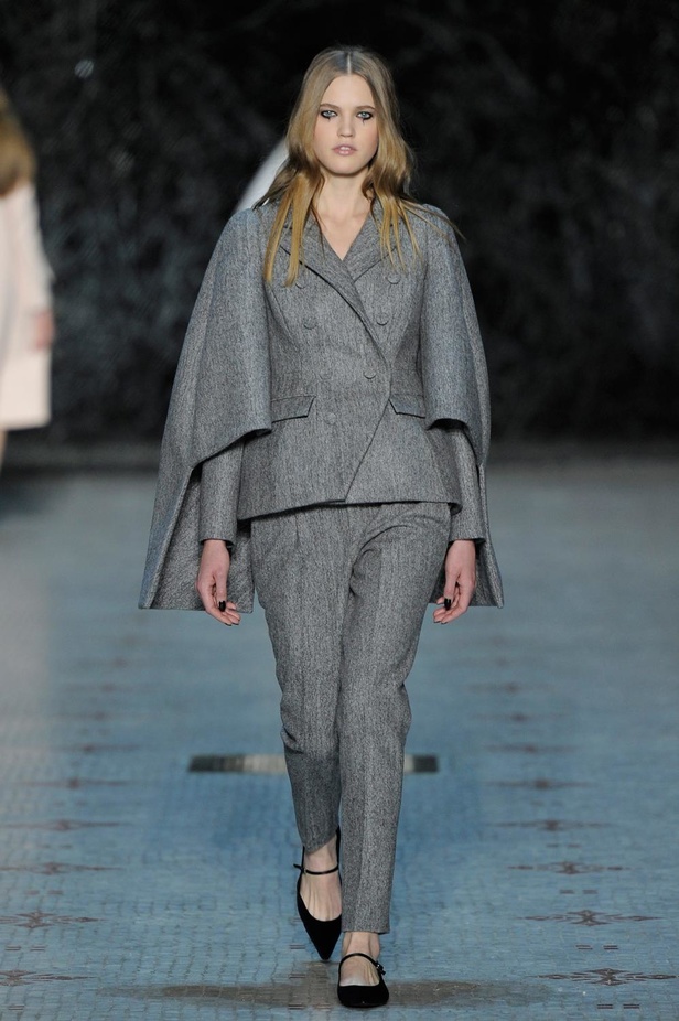 عرض Dice Kayek للأزياء الفاخرة لربيع وصيف 2016