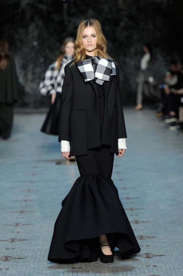 عرض Dice Kayek للأزياء الفاخرة لربيع وصيف 2016