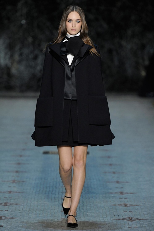 عرض Dice Kayek للأزياء الفاخرة لربيع وصيف 2016