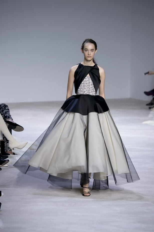عرض Giambattista Valli للأزياء الفاخرة لربيع وصيف 2016