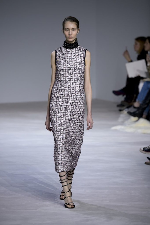 عرض Giambattista Valli للأزياء الفاخرة لربيع وصيف 2016