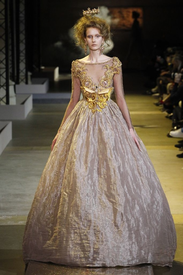 مجموعة  Guo Pei للأزياء الفاخرة لربيع وصيف 2017!