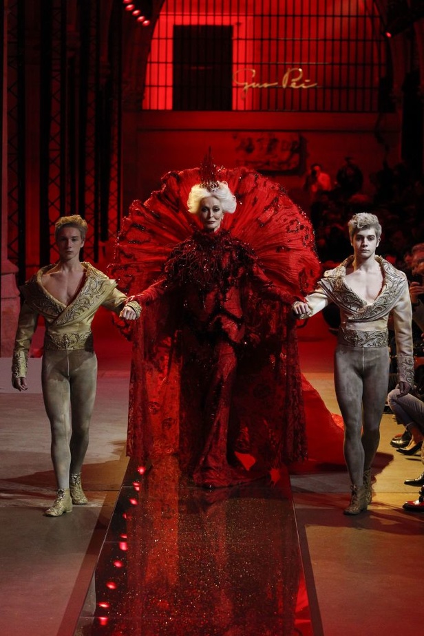 مجموعة  Guo Pei للأزياء الفاخرة لربيع وصيف 2017!