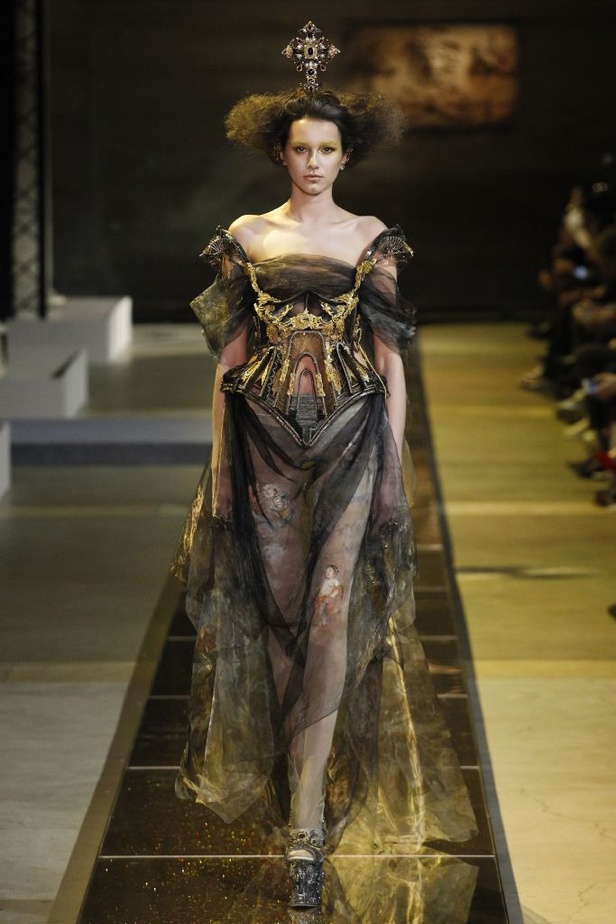 مجموعة  Guo Pei للأزياء الفاخرة لربيع وصيف 2017!